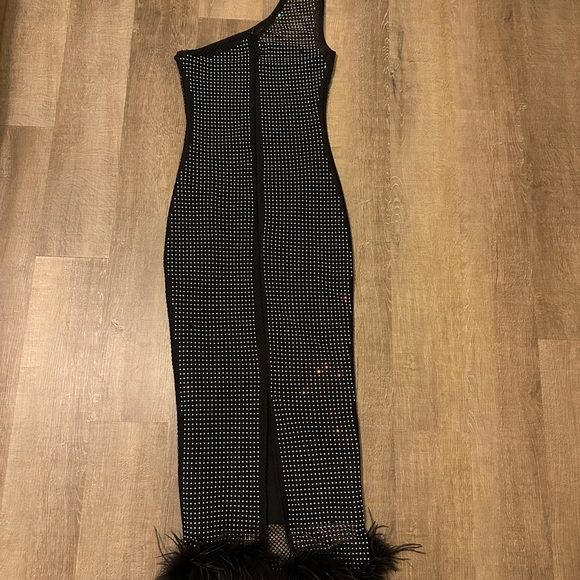 Holiday dress/ One-Shoulder Dress with Feather Hem - Picture 6 of 8